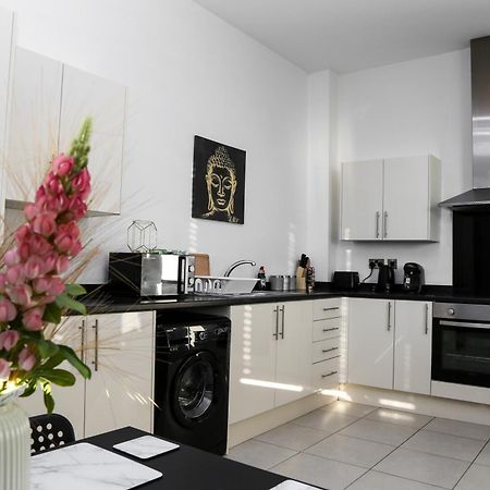 شقة Luxurious & Lavish Salford Quays Free Parking مانشستر المظهر الخارجي الصورة