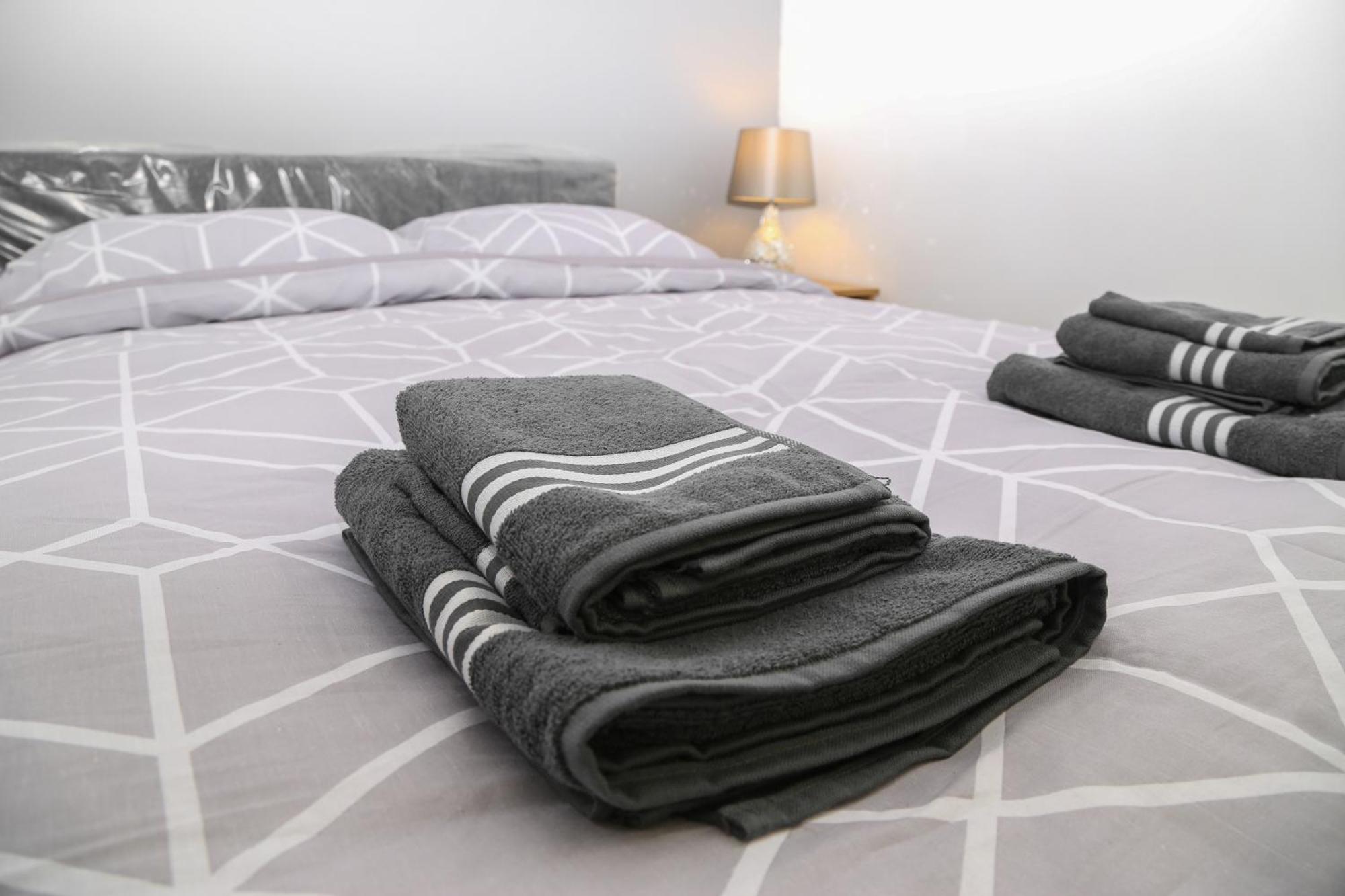 شقة Luxurious & Lavish Salford Quays Free Parking مانشستر المظهر الخارجي الصورة